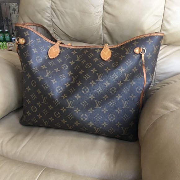 Louis Vuitton Handbags - Louis Vuitton Neverfull GM in Monogram